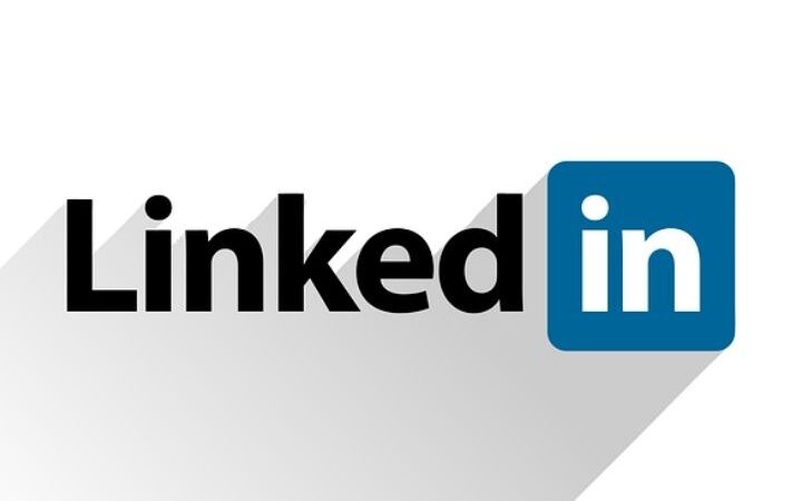 How To Use LinkedIn To Attract Customers: Four Effective Strategies